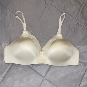 Maidenform Comfort Devotion Bra 36B Nude Beige Lace Trim Underwire T‑Shirt Bra